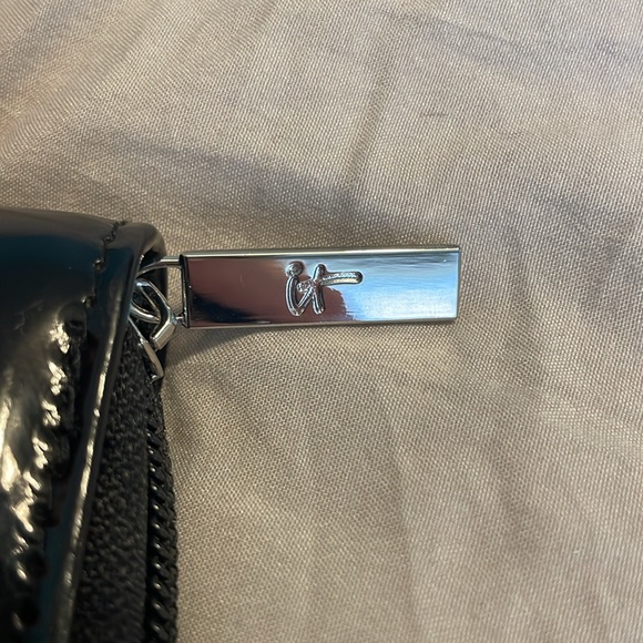 It Cosmetics Brush Holder Case in Black - Picture 4 of 5